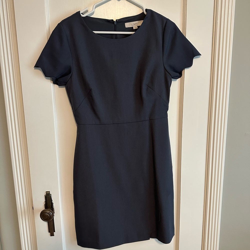 NWT Loft Grey Wavy Hem Tulip Shift Dress Size 2